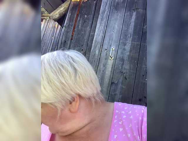 laura-milf live cam on BongaCams
