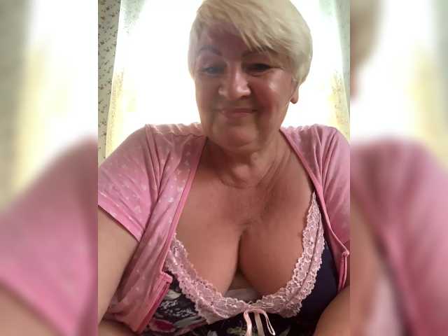 laura-milf live cam on BongaCams