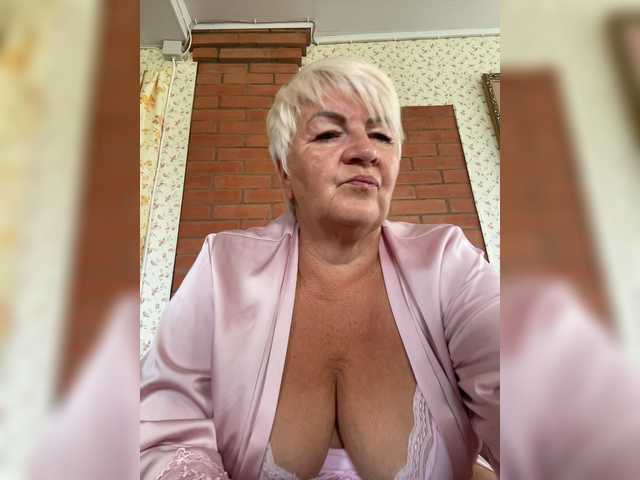 laura-milf live cam on BongaCams
