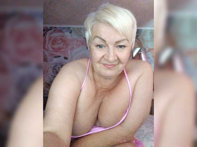 laura-milf live cam on BongaCams