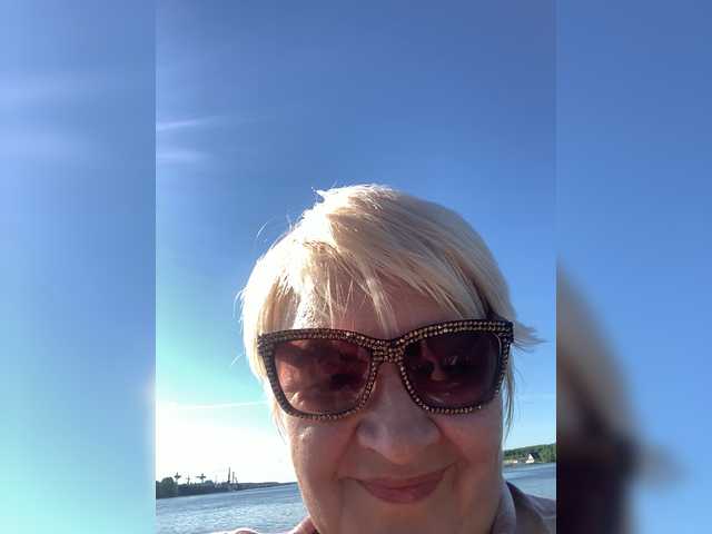 laura-milf live cam on BongaCams