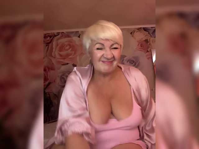 laura-milf live cam on BongaCams