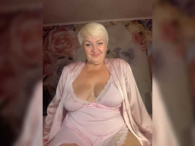 laura-milf live cam on BongaCams