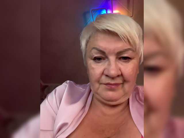 laura-milf live cam on BongaCams