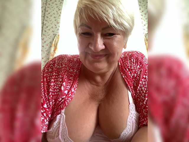 laura-milf live cam on BongaCams