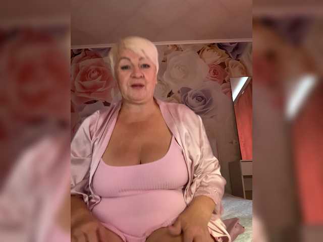 laura-milf live cam on BongaCams