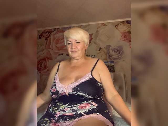 laura-milf live cam on BongaCams