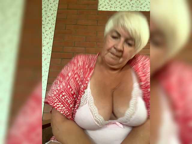 laura-milf live cam on BongaCams