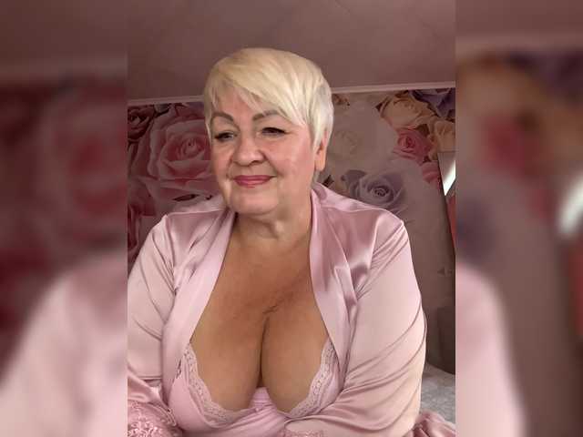 laura-milf live cam on BongaCams