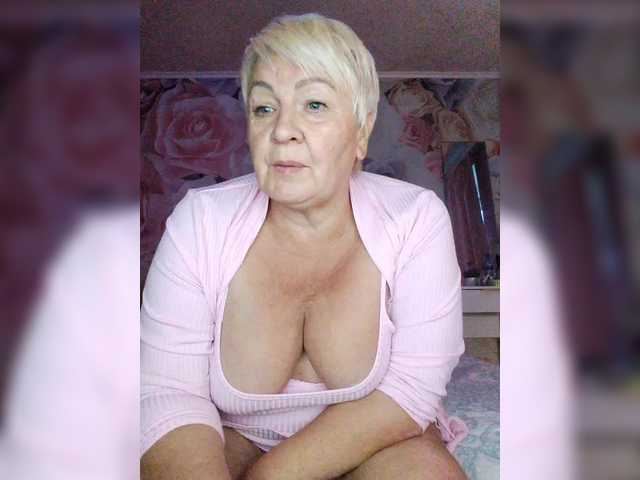 laura-milf live cam on BongaCams