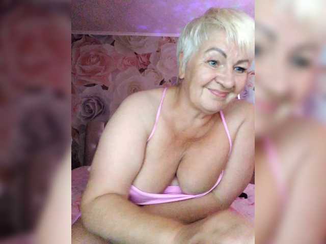 laura-milf live cam on BongaCams