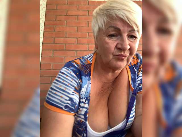 laura-milf live cam on BongaCams