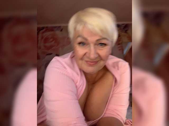 laura-milf live cam on BongaCams