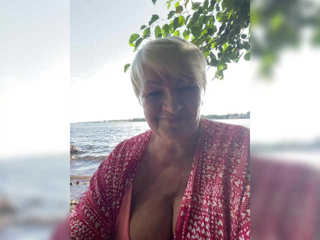 laura-milf live cam on BongaCams