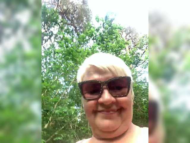laura-milf live cam on BongaCams