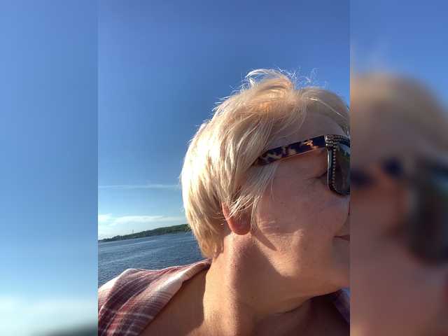 laura-milf live cam on BongaCams