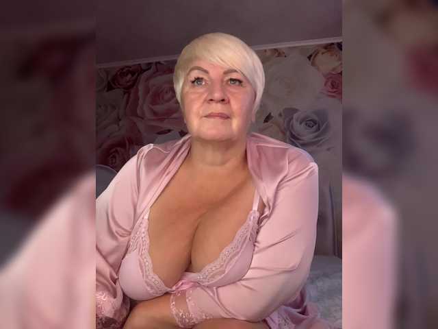 laura-milf live cam on BongaCams
