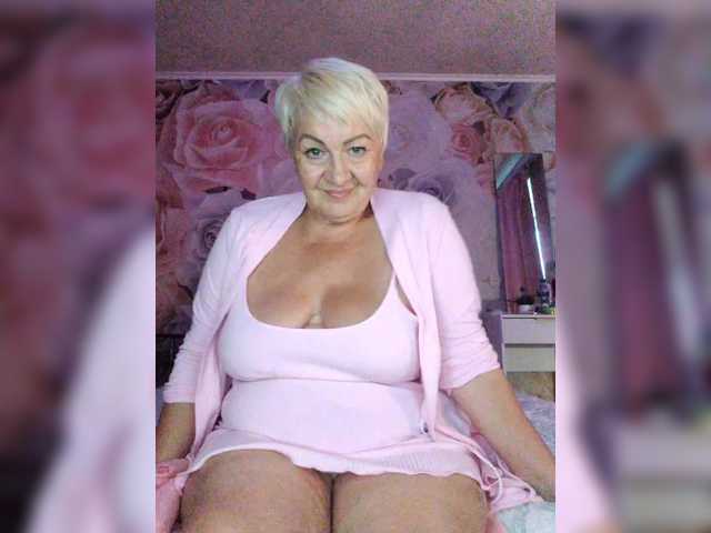 laura-milf live cam on BongaCams