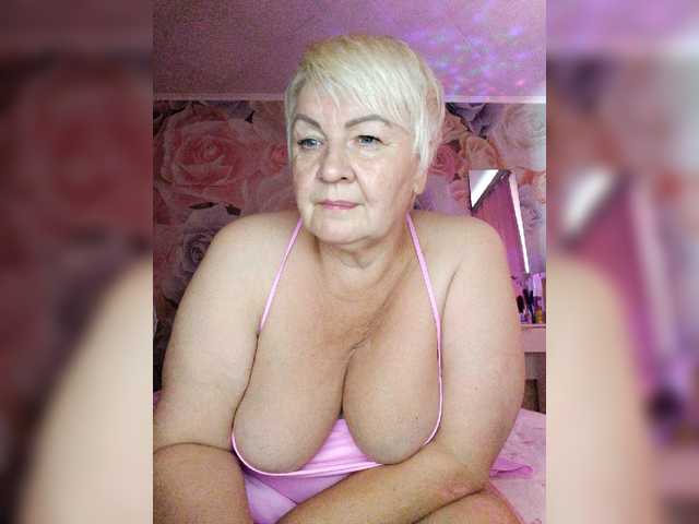 laura-milf live cam on BongaCams