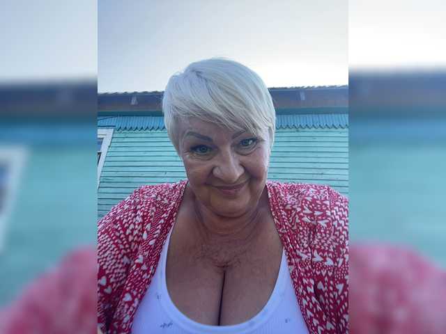 Laura-milf live webcam show
