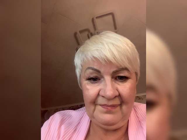 laura-milf live cam on UnifiedCams