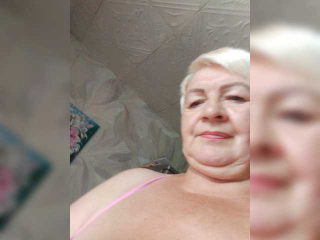laura-milf live cam on BongaCams