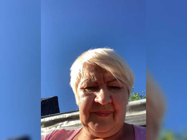 laura-milf live cam on BongaCams