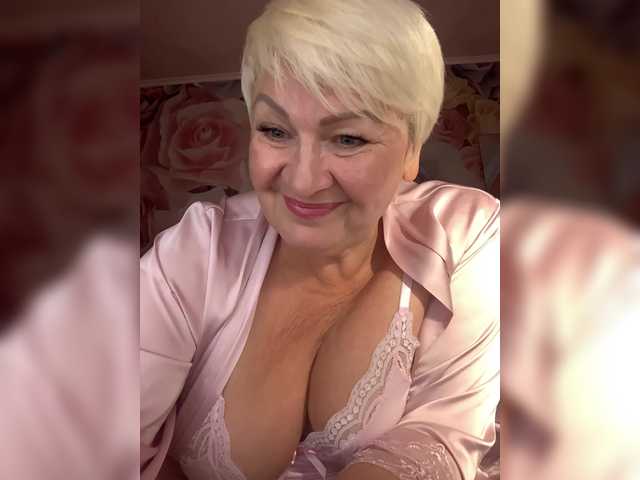 laura-milf live cam on BongaCams