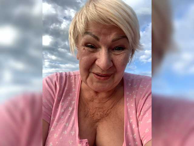 laura-milf live cam on BongaCams