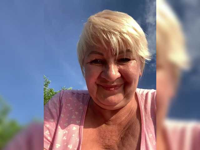 laura-milf live cam on BongaCams