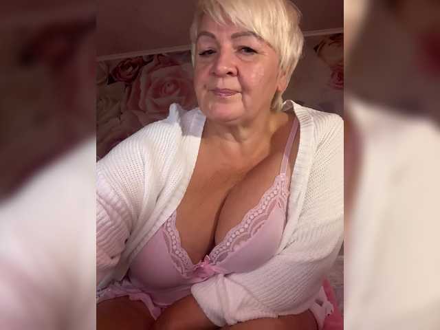 laura-milf live cam on BongaCams