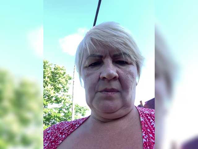 laura-milf live cam on BongaCams