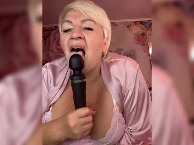 laura-milf live cam on BongaCams