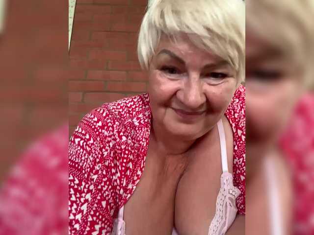 laura-milf live cam on BongaCams