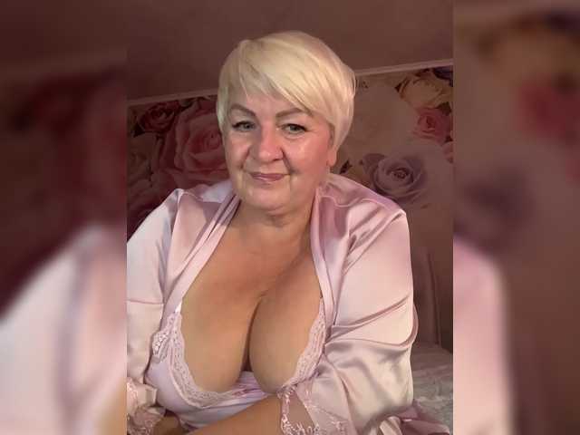 laura-milf live cam on BongaCams