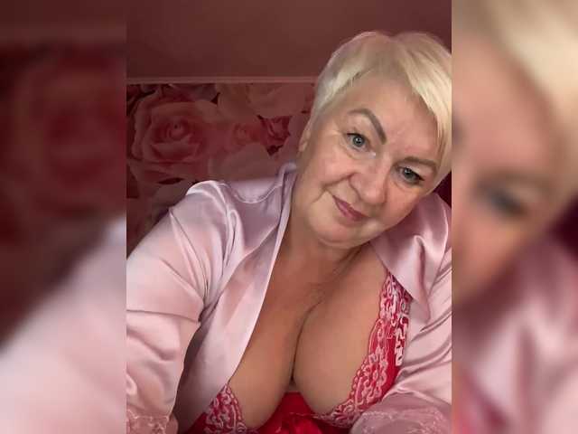 laura-milf live cam on BongaCams