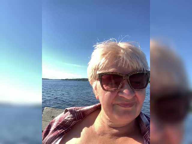laura-milf live cam on BongaCams