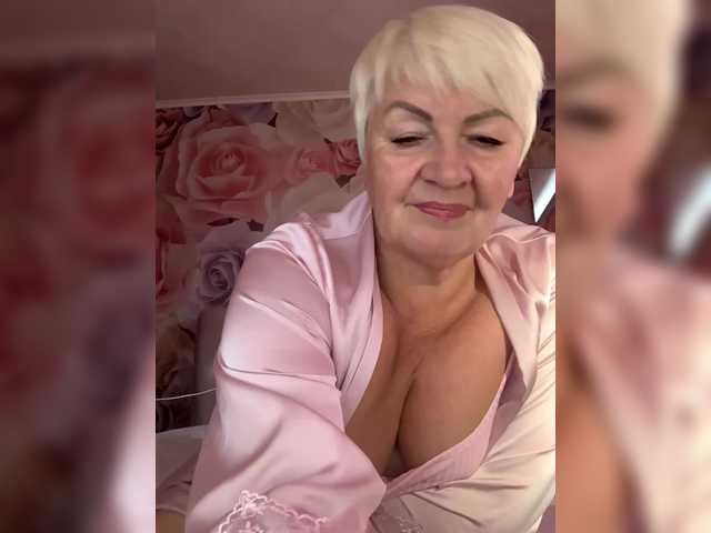 laura-milf live cam on BongaCams