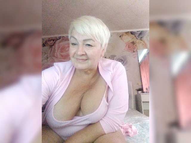 laura-milf live cam on BongaCams