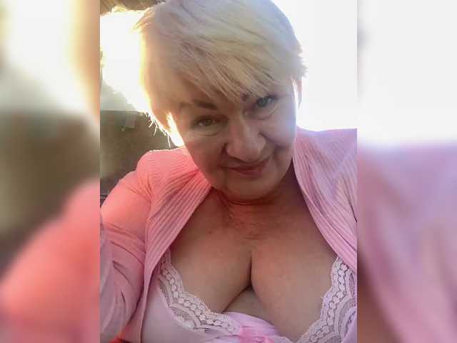 laura-milf live cam on BongaCams