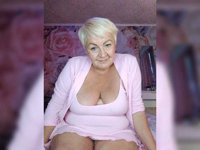 laura-milf live cam on BongaCams