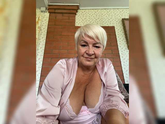 laura-milf live cam on BongaCams