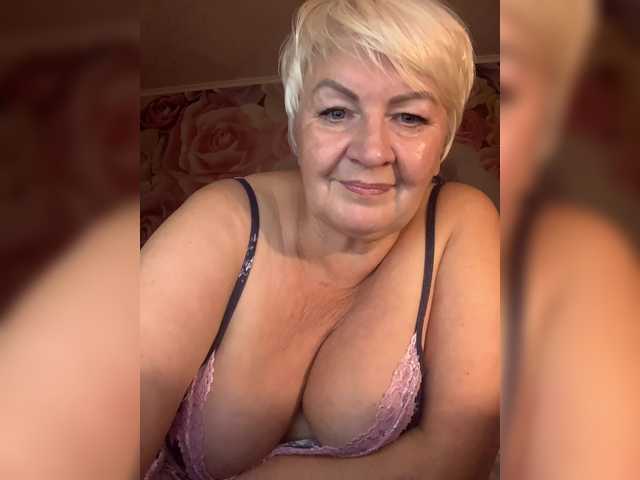 laura-milf live cam on BongaCams