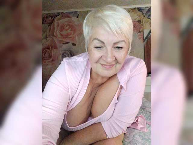 laura-milf live cam