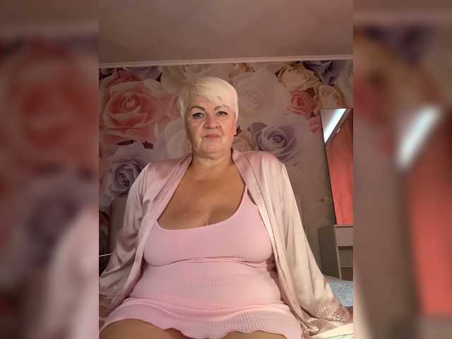laura-milf live cam on BongaCams