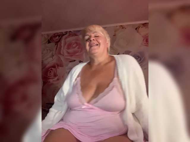 laura-milf live cam on BongaCams