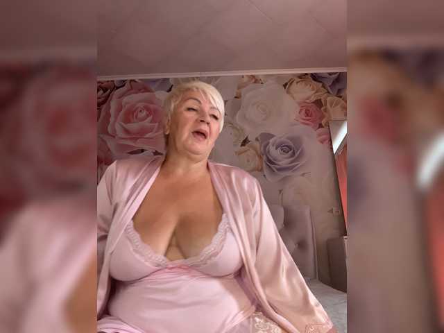 laura-milf live cam on BongaCams
