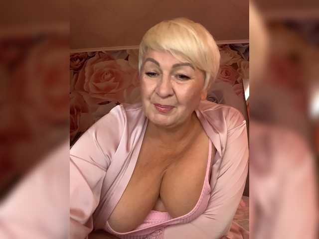 laura-milf live cam on BongaCams