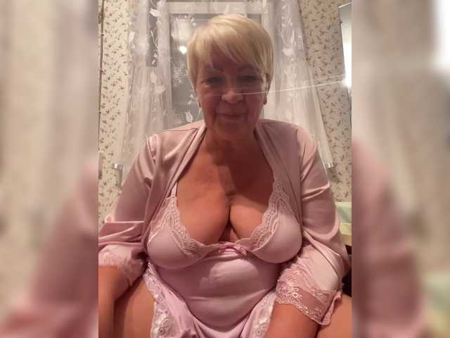 laura-milf live cam on BongaCams