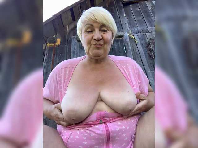 laura-milf live cam on BongaCams